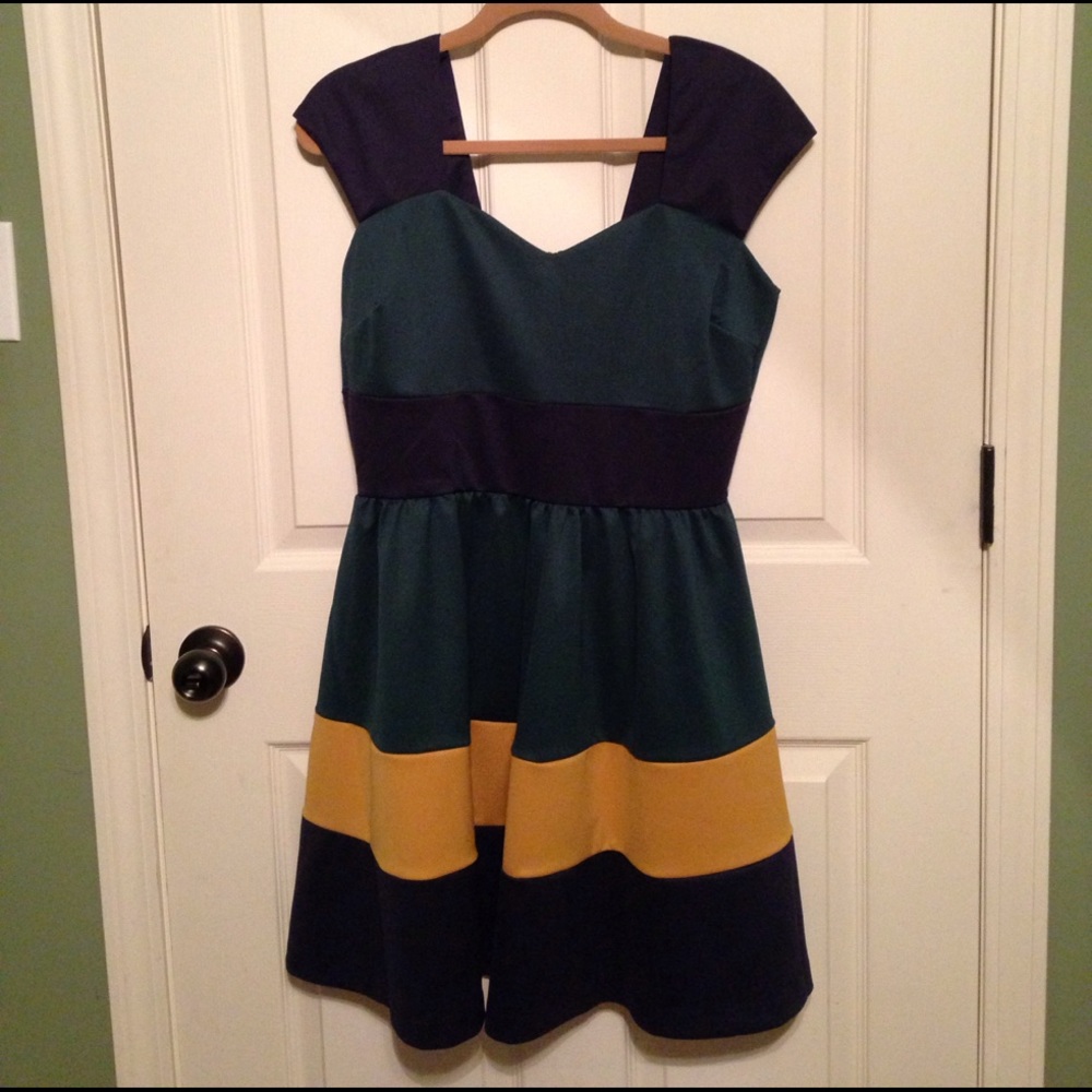 Knee-length Hunter Green Dress