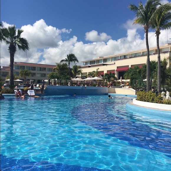 Meet your Posher, Christina - Picture 1 of 1