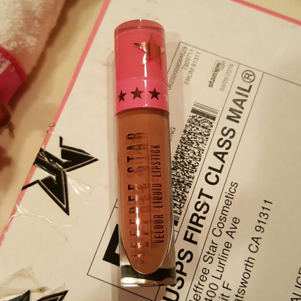 Matte lipstick, Celebrity Skin color, Jeffree Star