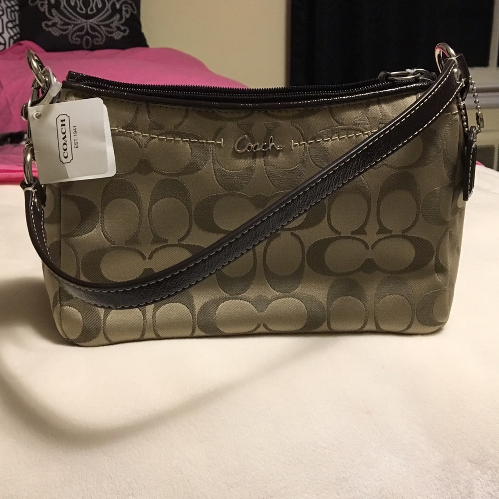 NWT authentic Coach Signature satchel F44989