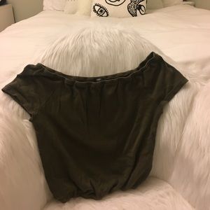 Brandy melville off the shoulder top❤