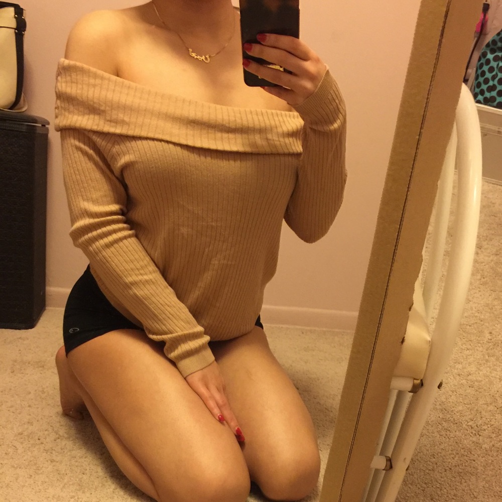 H&M Off the shoulder sweater