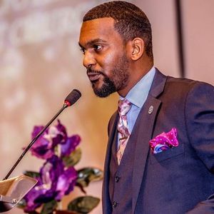 Meet your Posher, Ernest