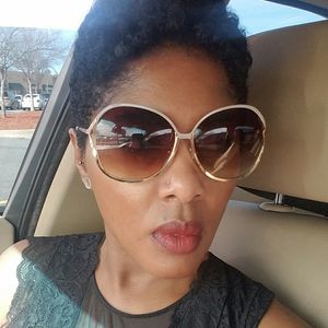 Meet your Posher, Devonne