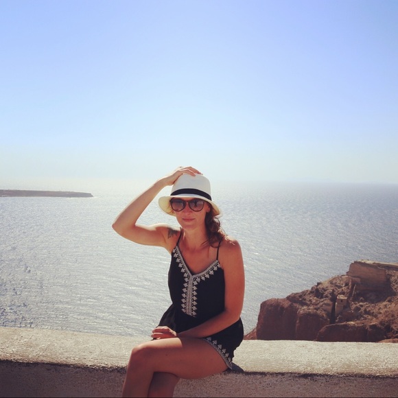 🌸 Meet your Posher, Chrissy 🌸 - Picture 3 of 6