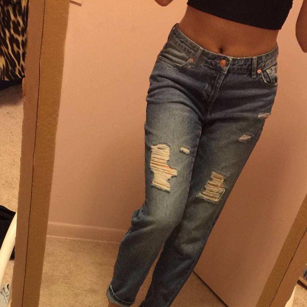 Forever 21 ripped boyfriend jean