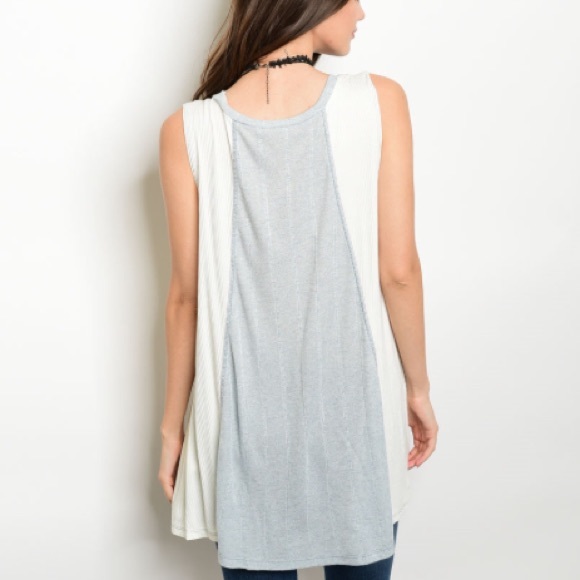 🔹1 Large Left 🔹White and Blue Colorblock Top - Picture 2 of 7