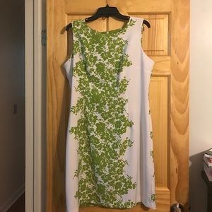Sleeveless green/white dress