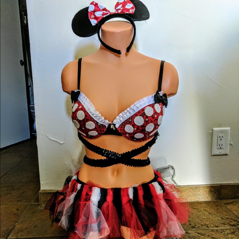 Minnie Mouse rave outfit