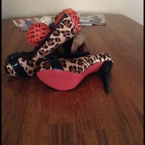 Paris Hilton Leopard Printed Pump