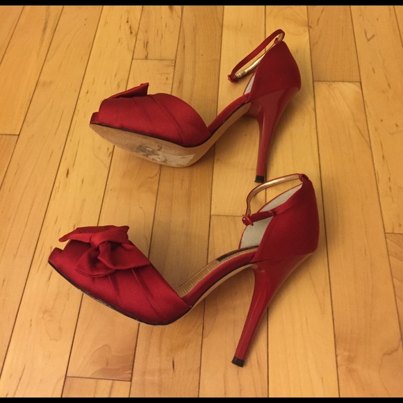 ⛔️SOLD⛔️Nina Red Satin Shoes Size 7 - Picture 4 of 7