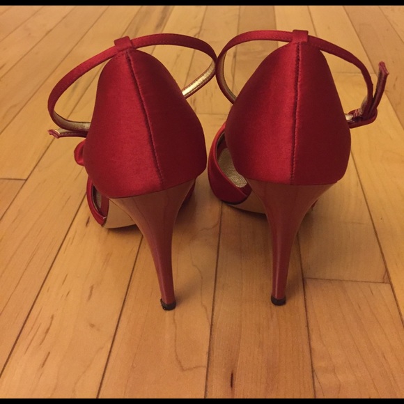 ⛔️SOLD⛔️Nina Red Satin Shoes Size 7 - Picture 5 of 7