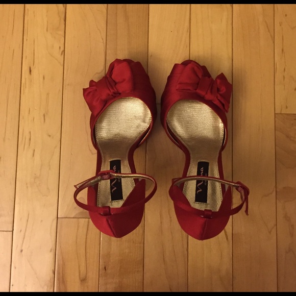 ⛔️SOLD⛔️Nina Red Satin Shoes Size 7 - Picture 6 of 7