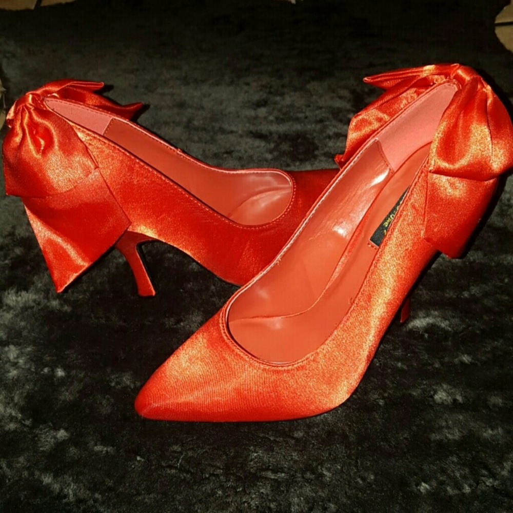 Size 7 red pin up couture heels