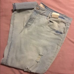 Distressed light blue/white washed denim