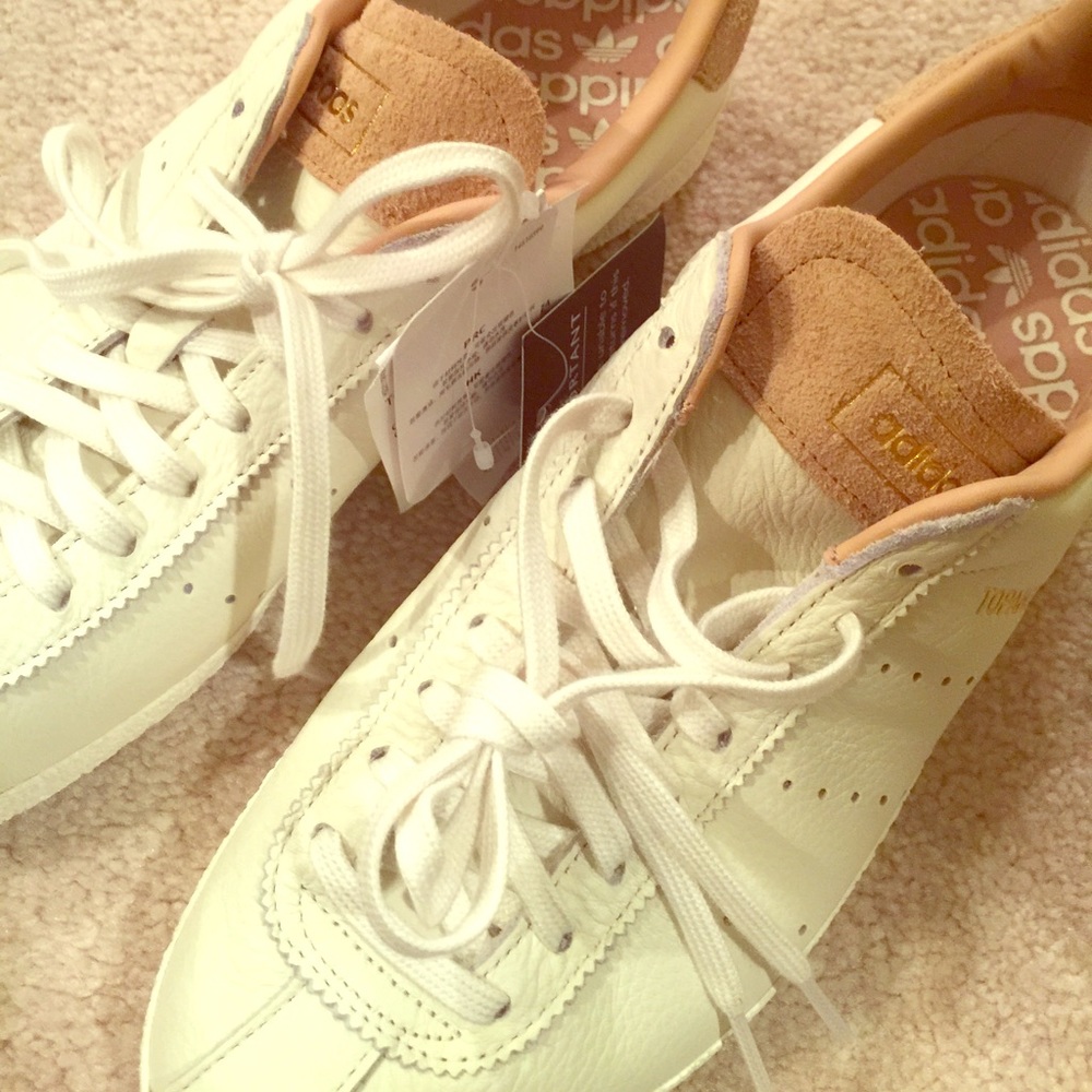 NWT Adidas male tennis shoes