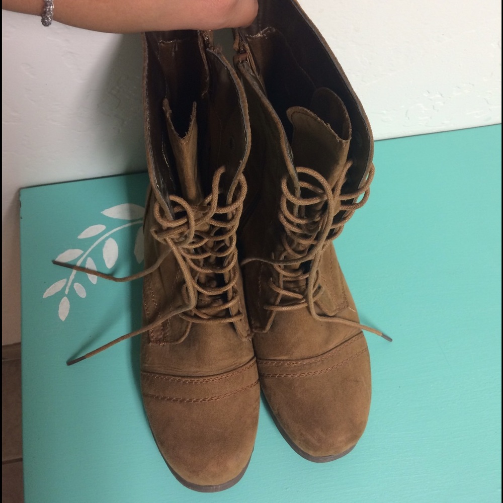Combat boots
