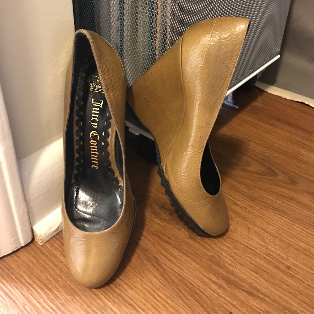 Juicy Couture Lara Tan Wedges Size 5.5