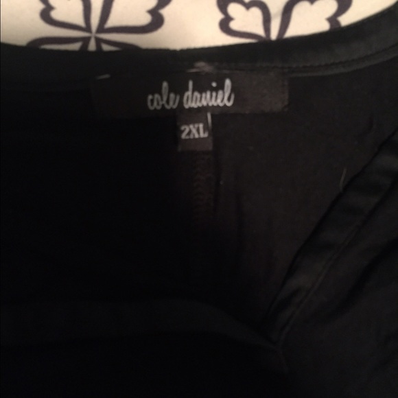 Black shirt - Picture 2 of 2