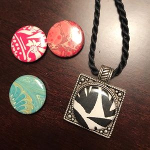 Magnabilities necklace w/ interchangeable pendants