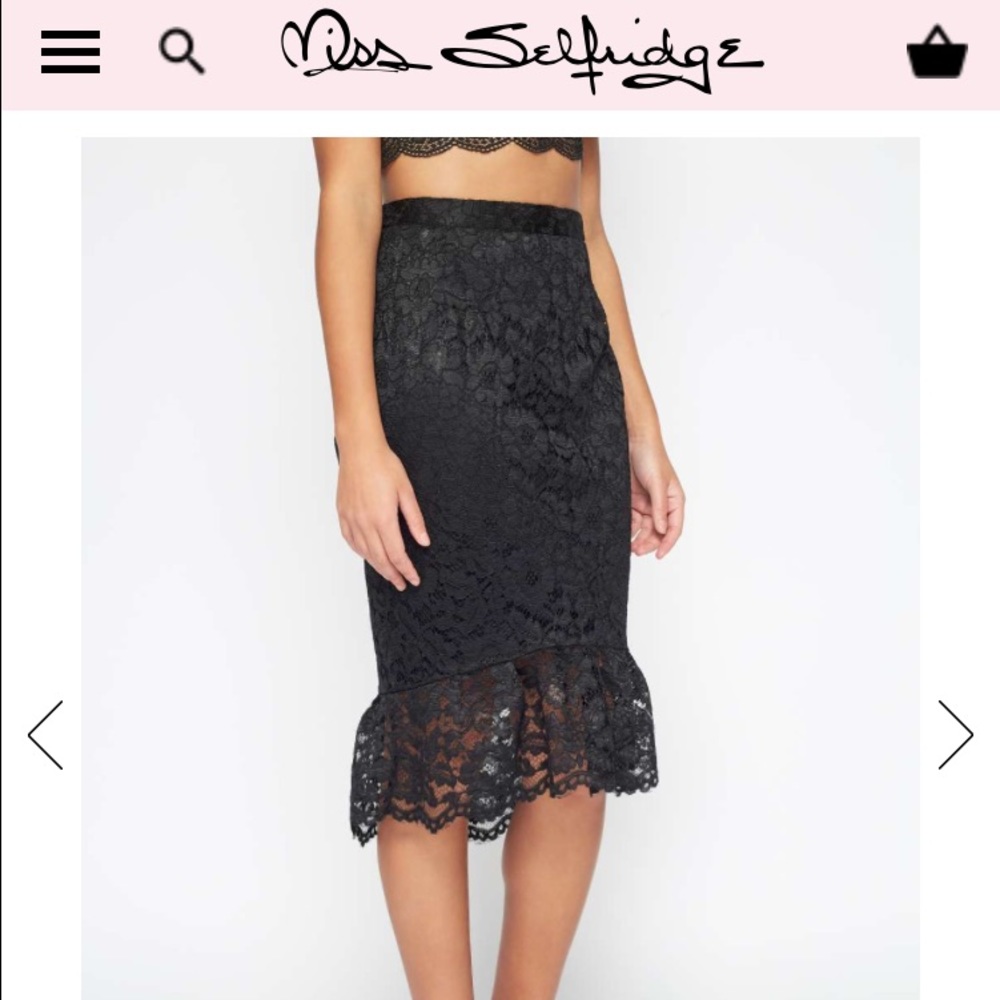 Lace skirt with ruffle hem