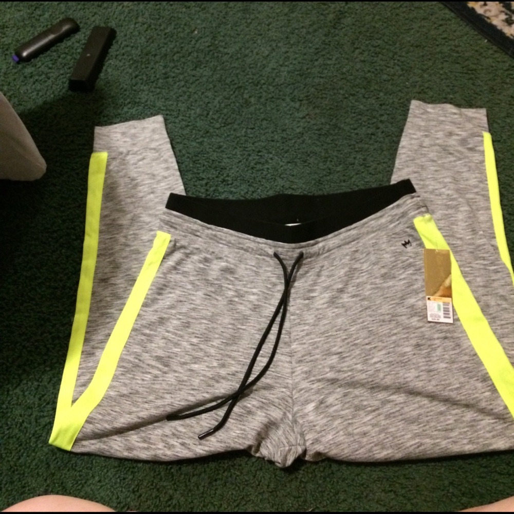 Athletic pants
