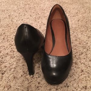 Clarks Delsie Bliss leather pumps size 10