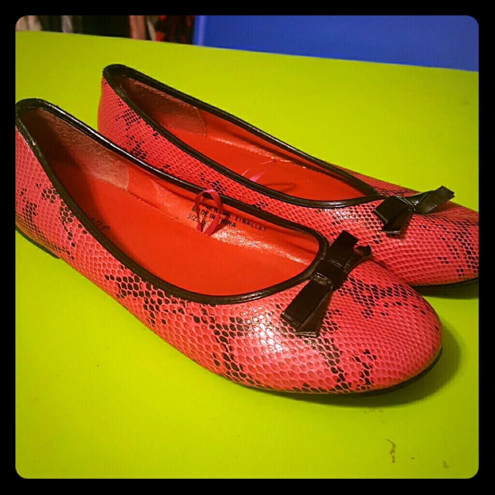Pink snakeskin flats