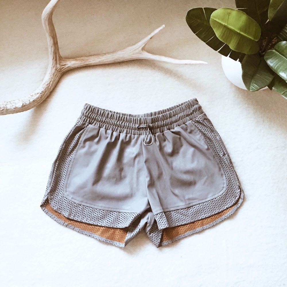 Sporty faux leather mesh shorts - grey