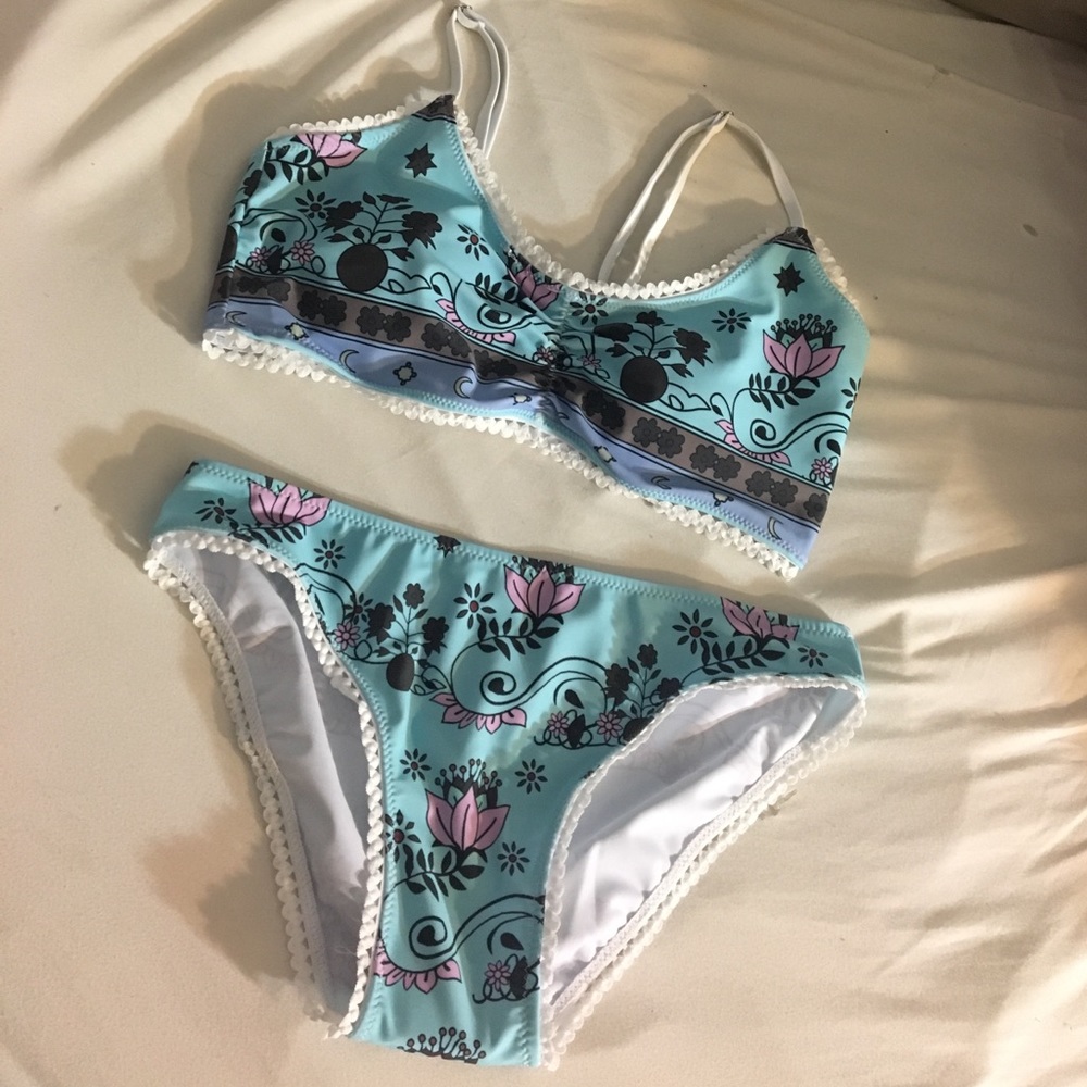 Trendy lotus bikini