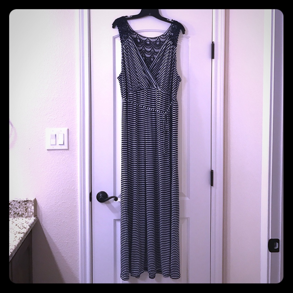 💙Motherhood Maternity Plus sized maxi dress💙