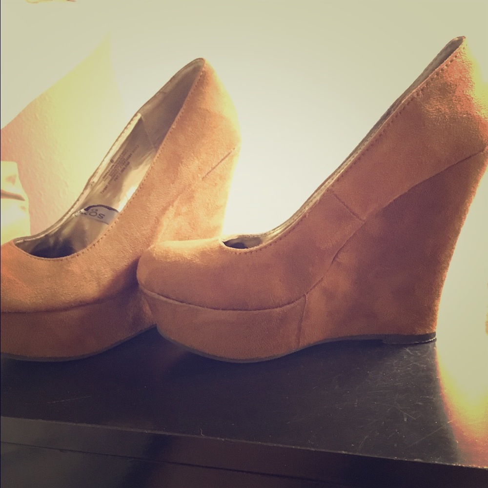Light brown suede wedges