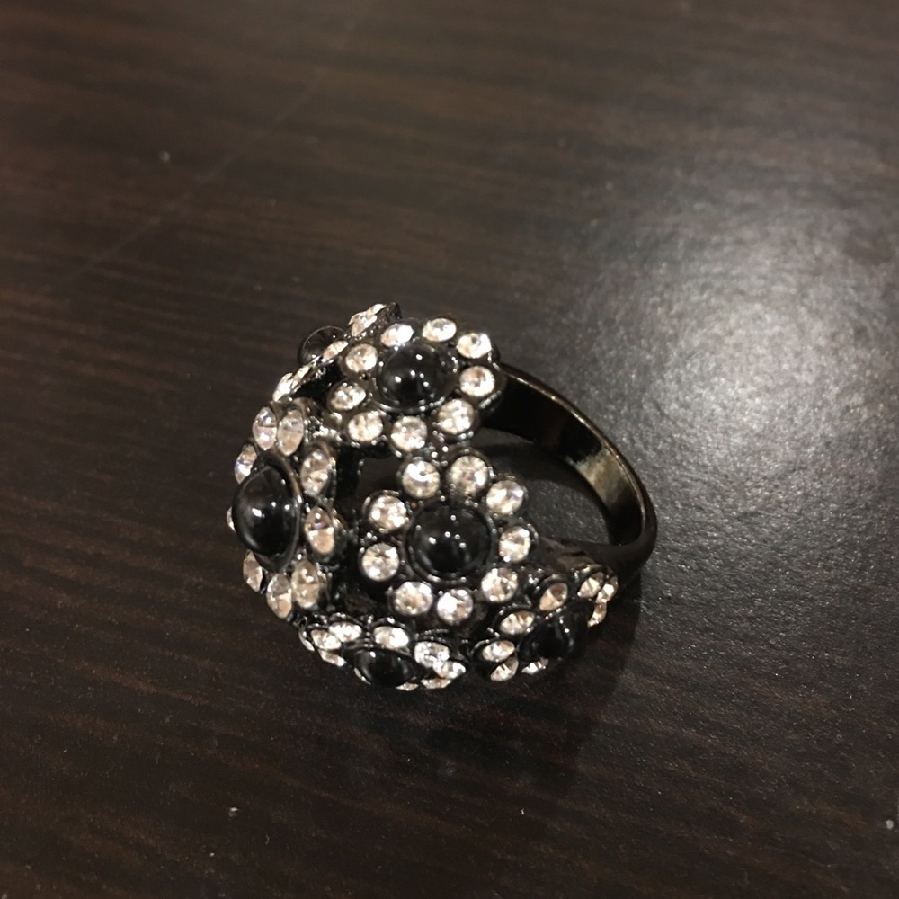 Black enamel floral cocktail ring