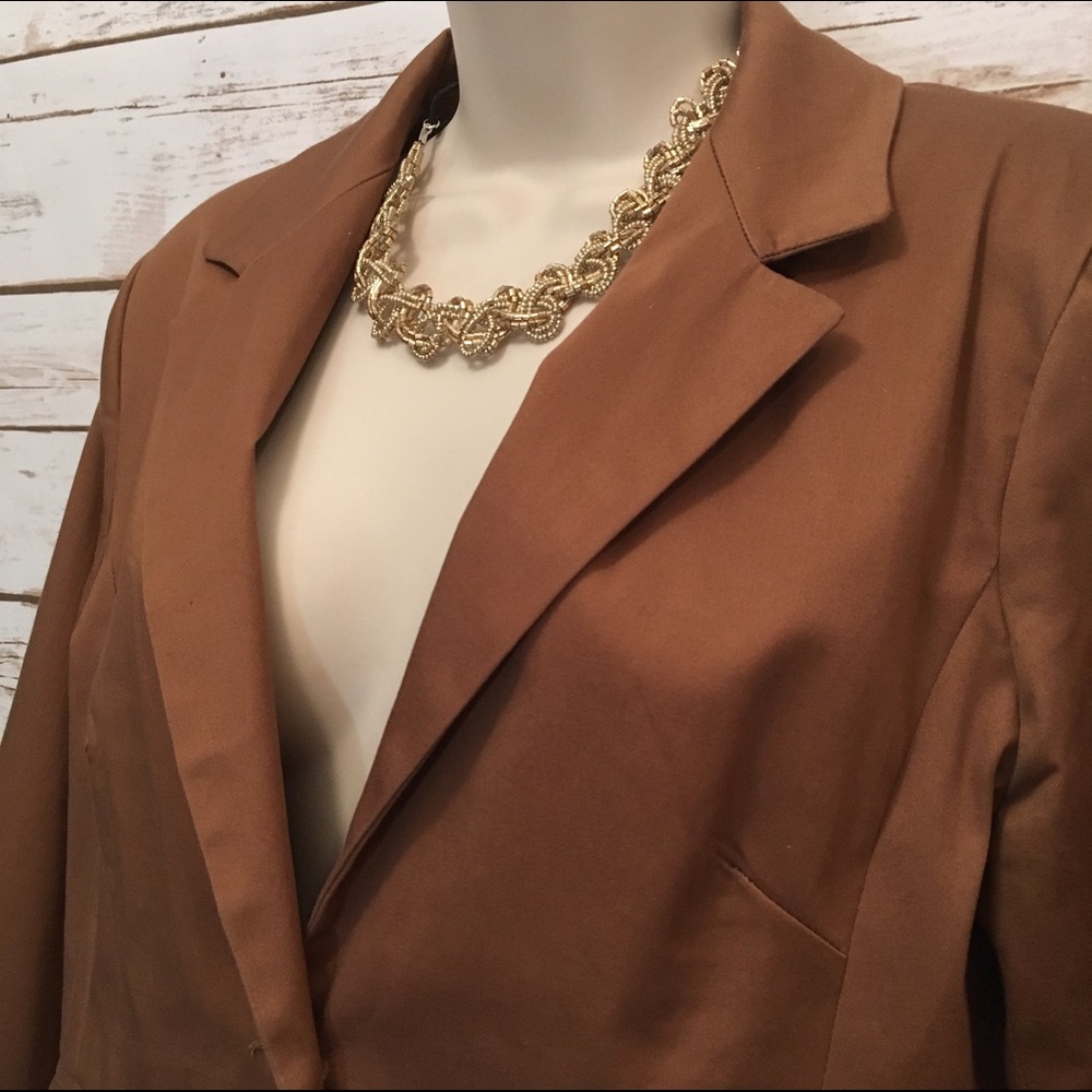 Atmosphere-Tan blazer floral details - Picture 2 of 6