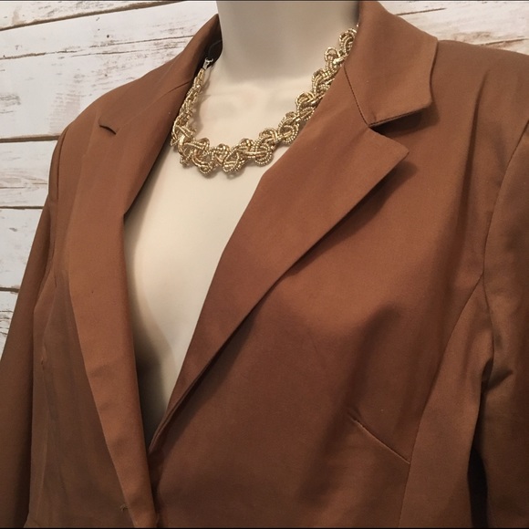 Atmosphere-Tan blazer floral details - Picture 2 of 6