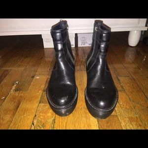 Dr. Martens (Caitlyn)