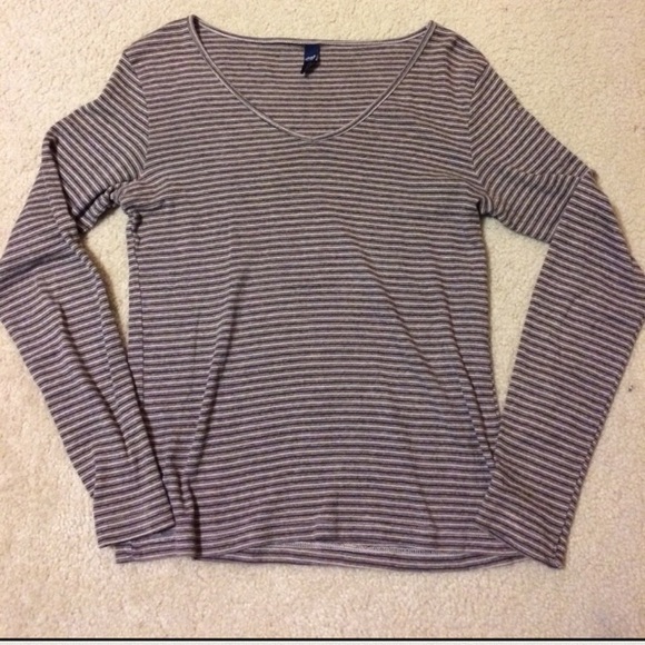 Brown & Tan Gap V Neck Long Sleeve T-shirt - Picture 4 of 4