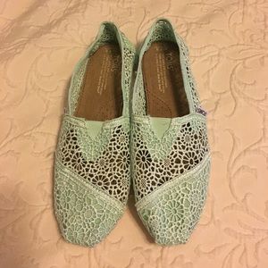 Toms aqua lace shoes size 7.5