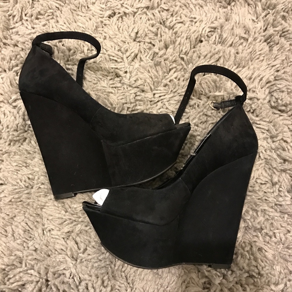 Jessica Simpson Marcie 7.5