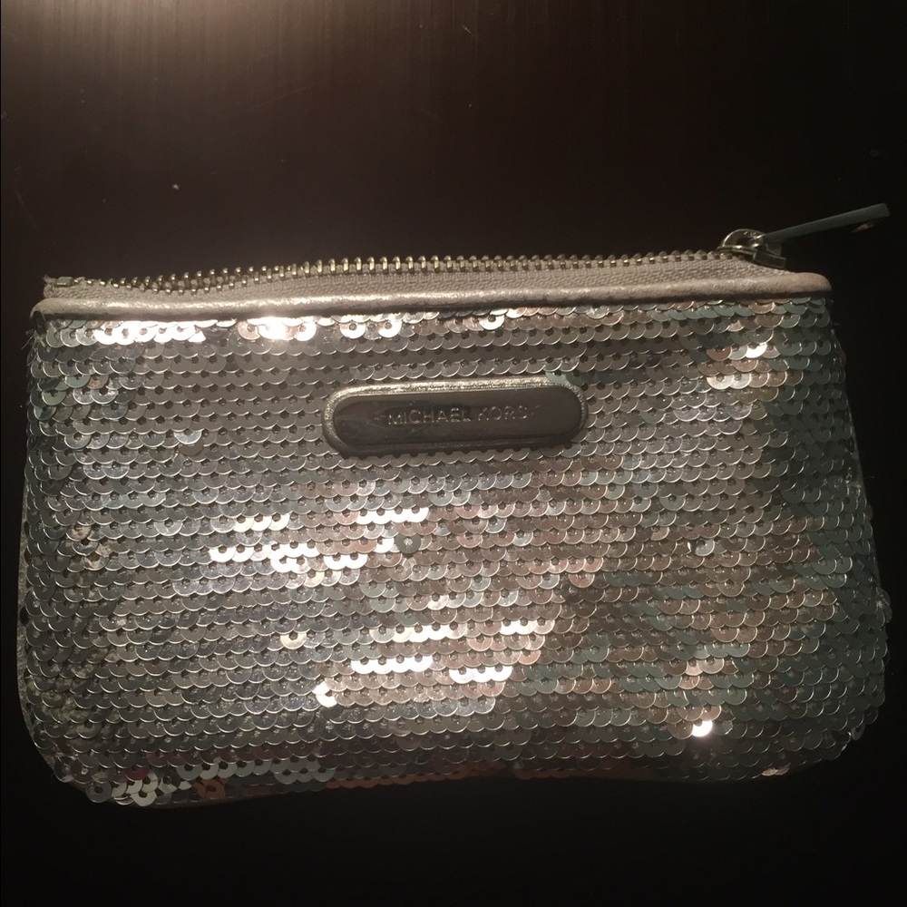 MICHAEL KORS SILVER SEQUIN CLUTCH