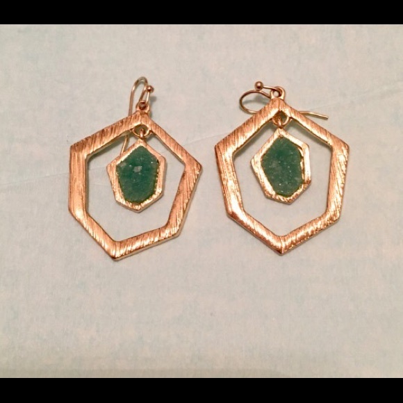 Gorgeous Dangle Earrings - Picture 3 of 3