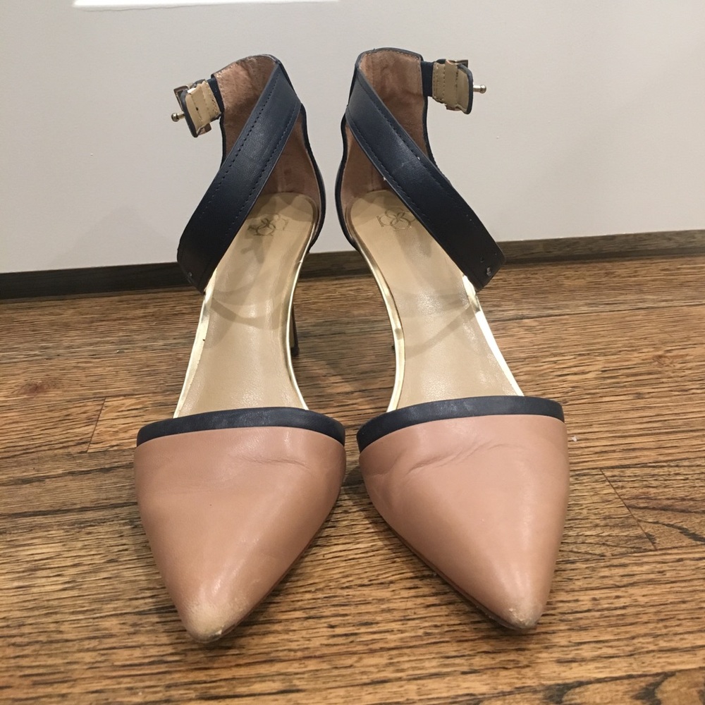 Ann Taylor nude and navy heels