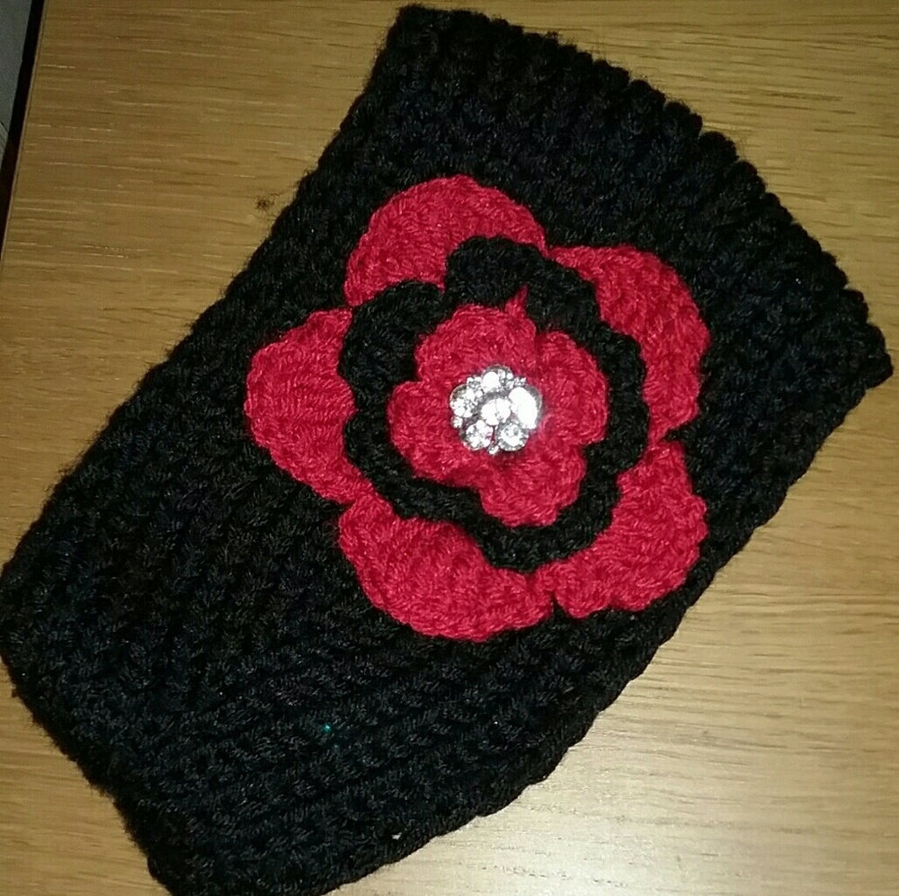 Black and red winter head band