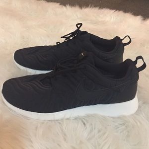 'Roshe Run' Print Sneaker