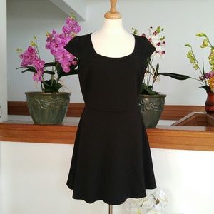 Black chevron embossed print dress