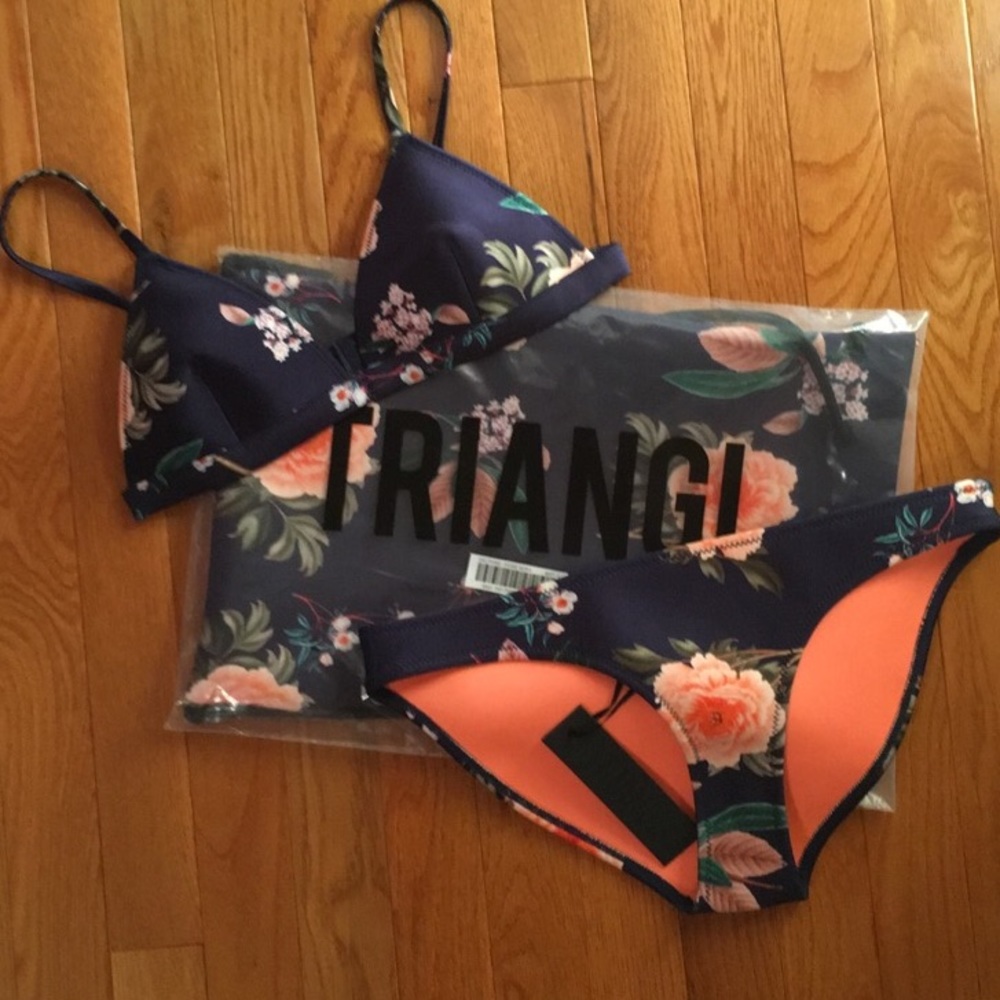 Triangl Delilah Fiore Nero ❌Sold❌❌