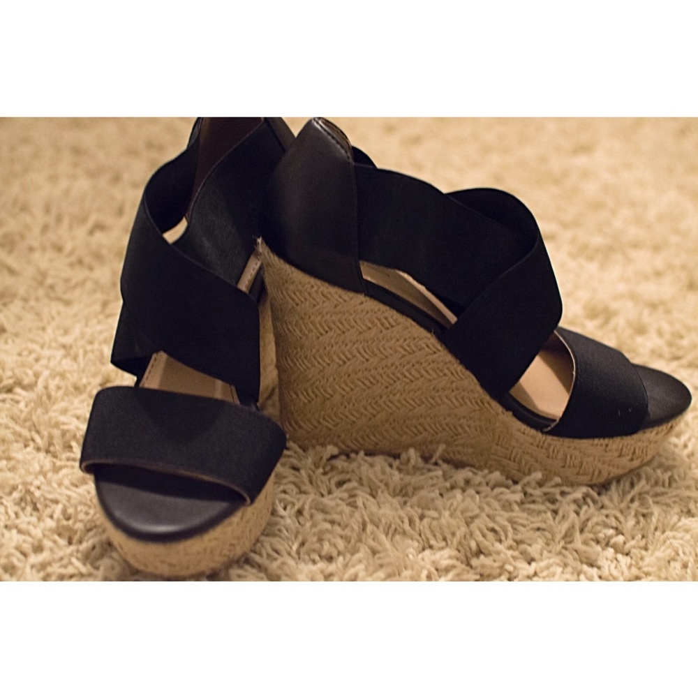 Black wedges