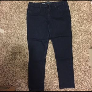 Mid-rise jegging crop from Mossimo