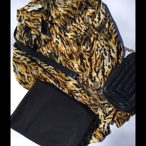 BUNDLE 3 SHIP FREE!💋Leopard print sports shirt