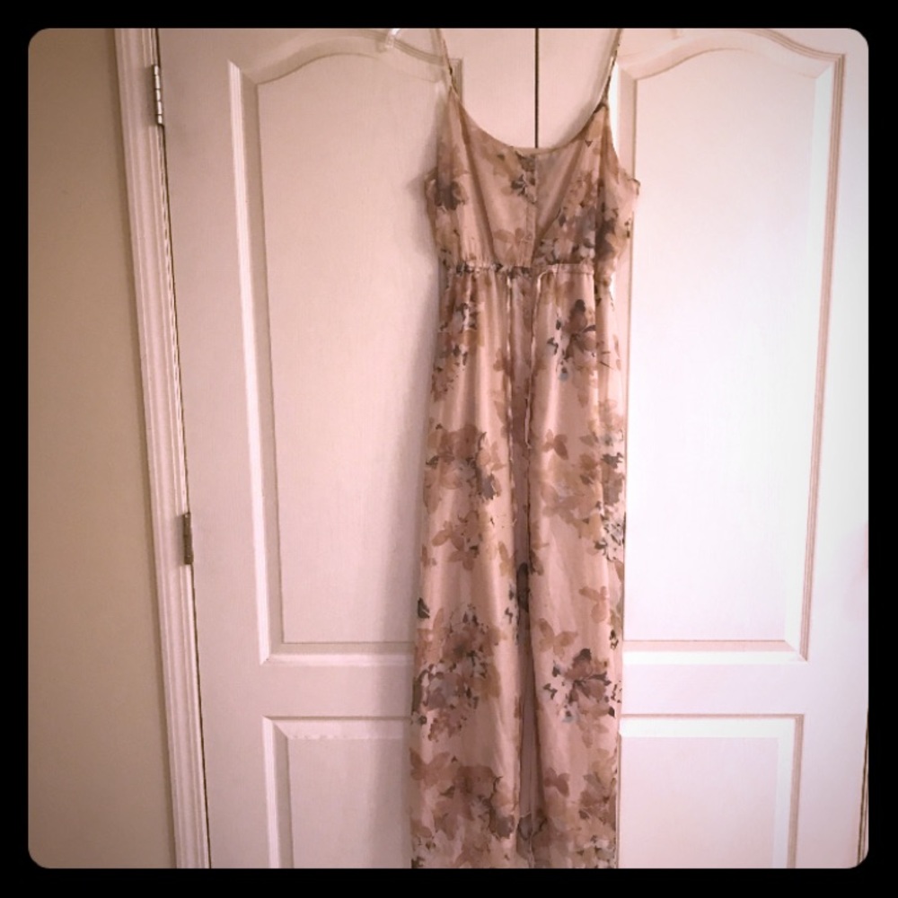 NWOT Boutique neutral floral maxi dress-size small